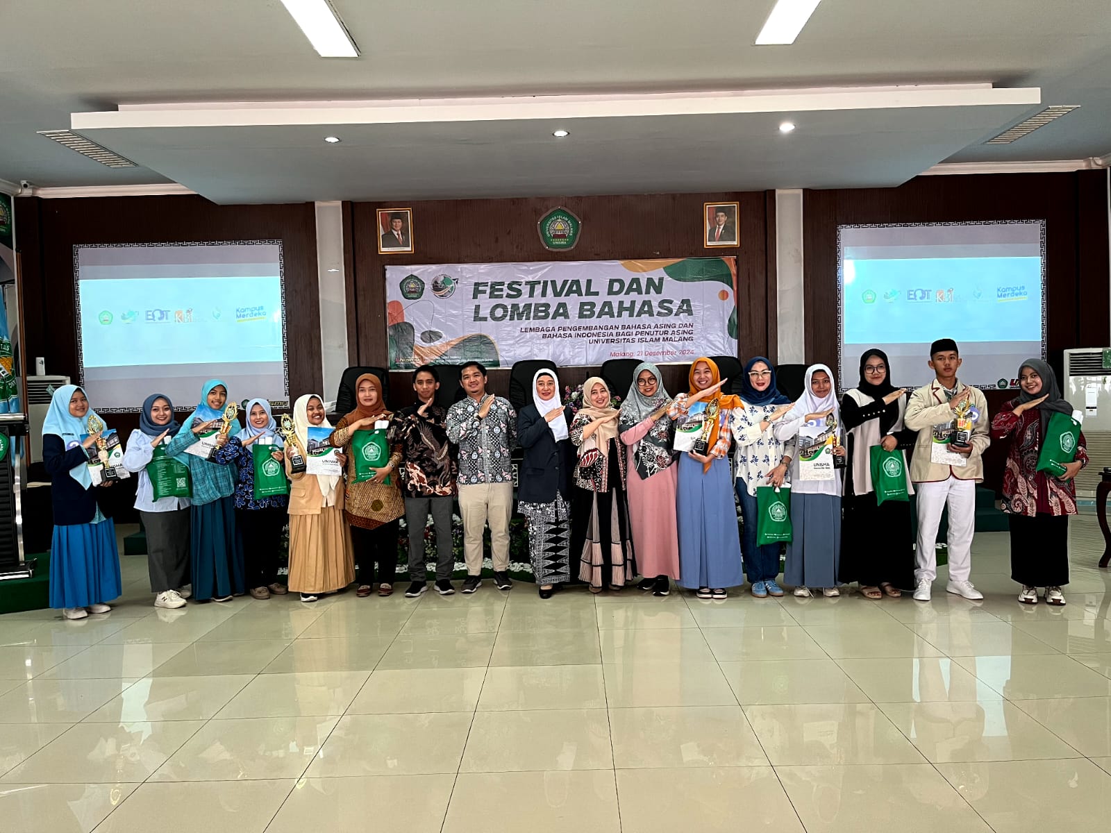 Juara 3 Esai UNISMA 2024